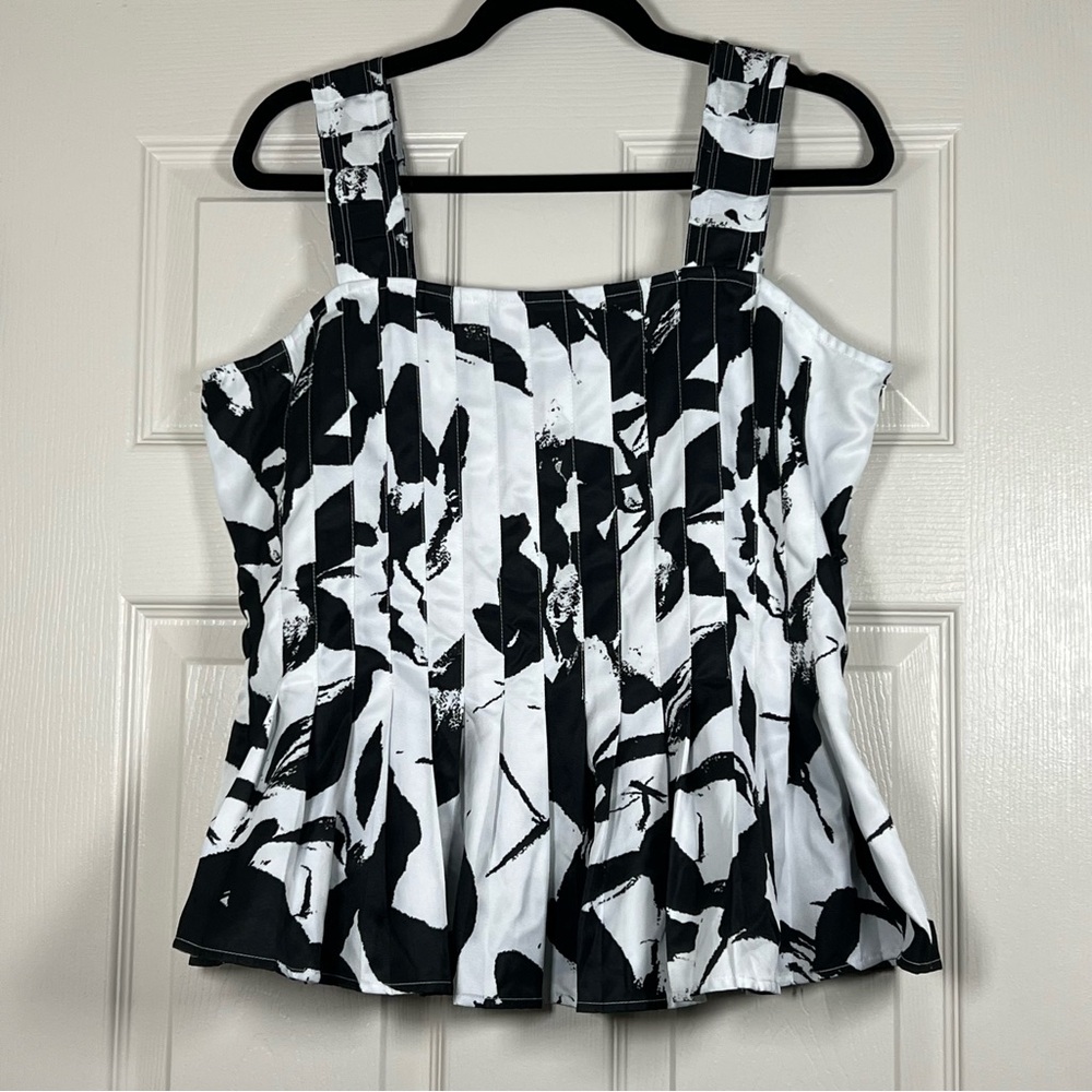 Black and White Pleated Zippered Sleeveless Blouse